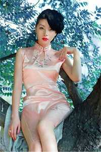 我难产诞下女儿后，老公抱着其他女人热吻全文